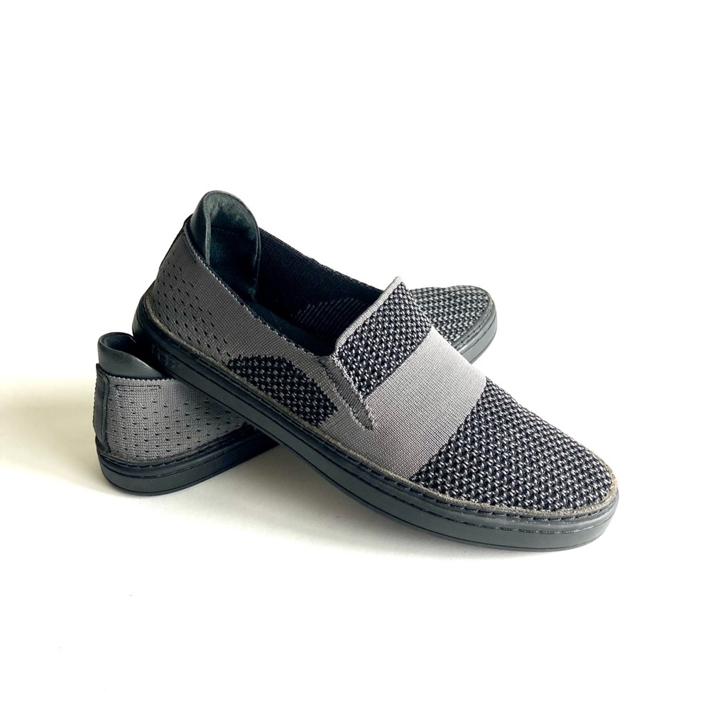 UGG Sammy Grey Black Fabric Sheepskin Leather Low Top Sneakers size 7